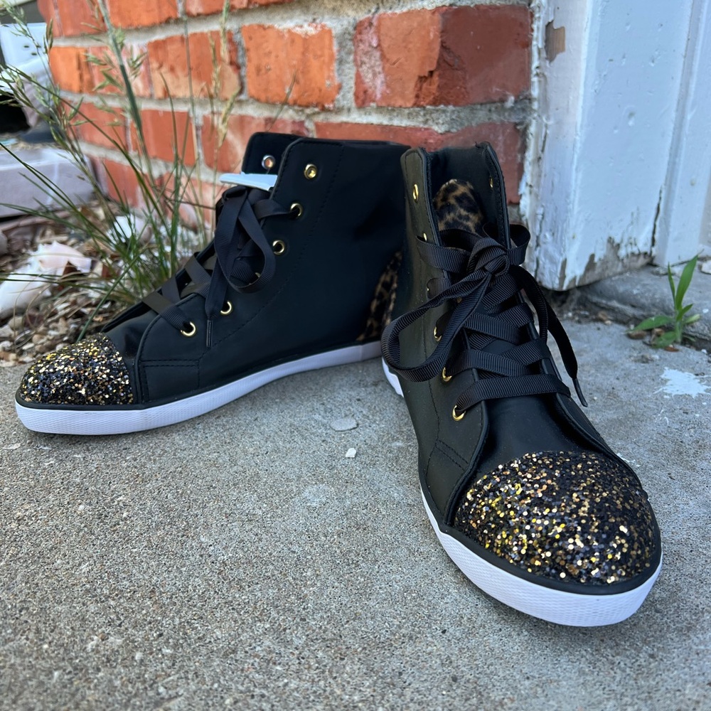 Brash Black Sneakers with Leopard Print
